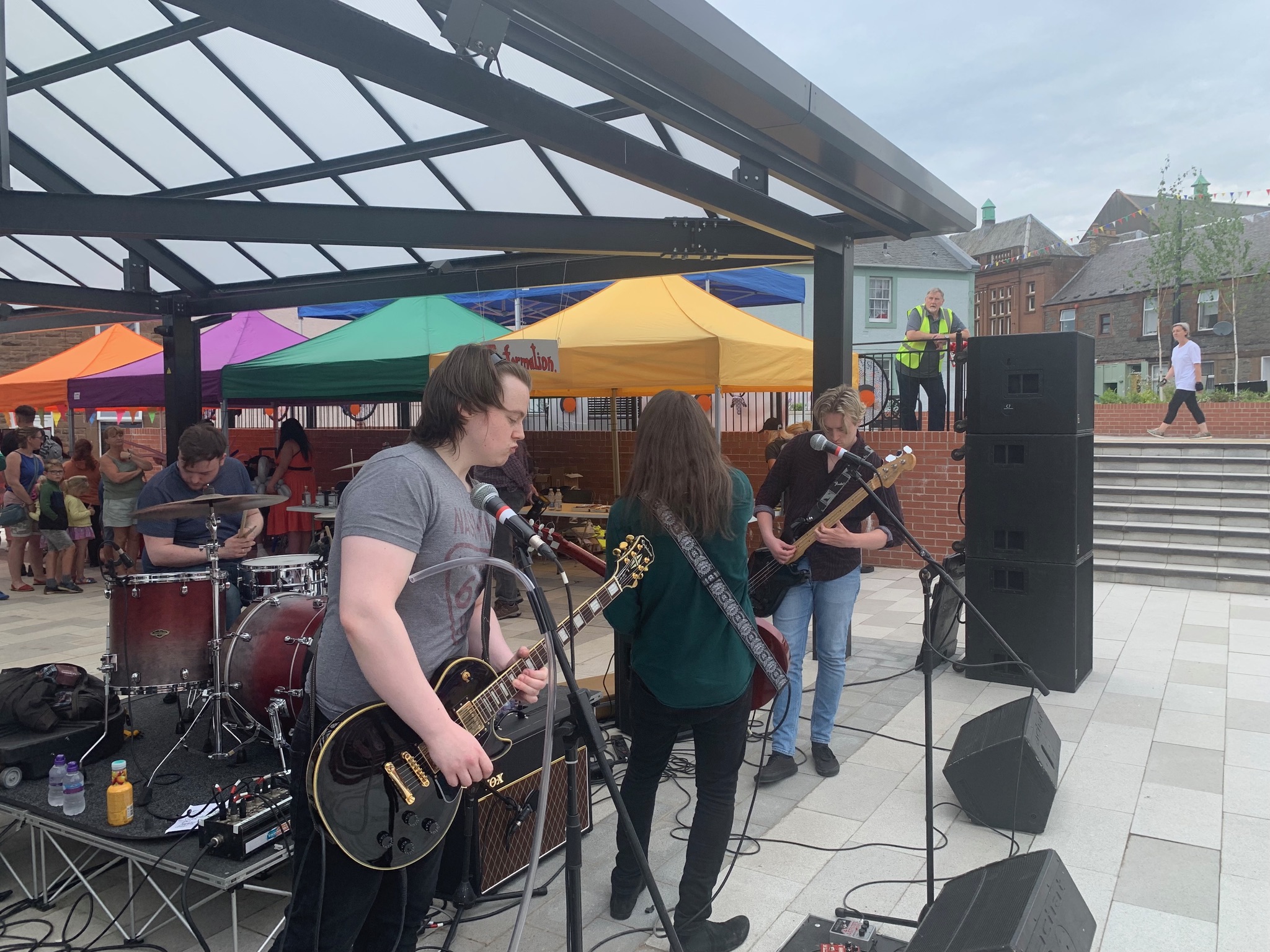 A band playing live music at The Corner during Darvélo