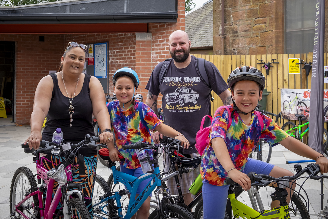 A Darvélo family with their bikes at The Corner