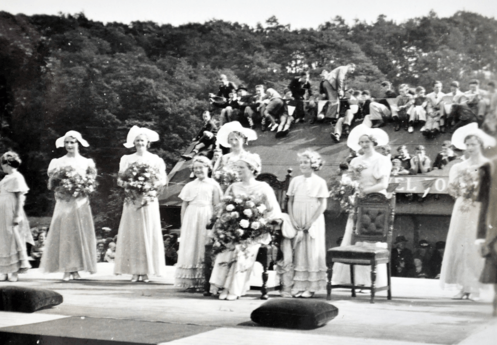 An unconfirmed early Lace Queen photograph