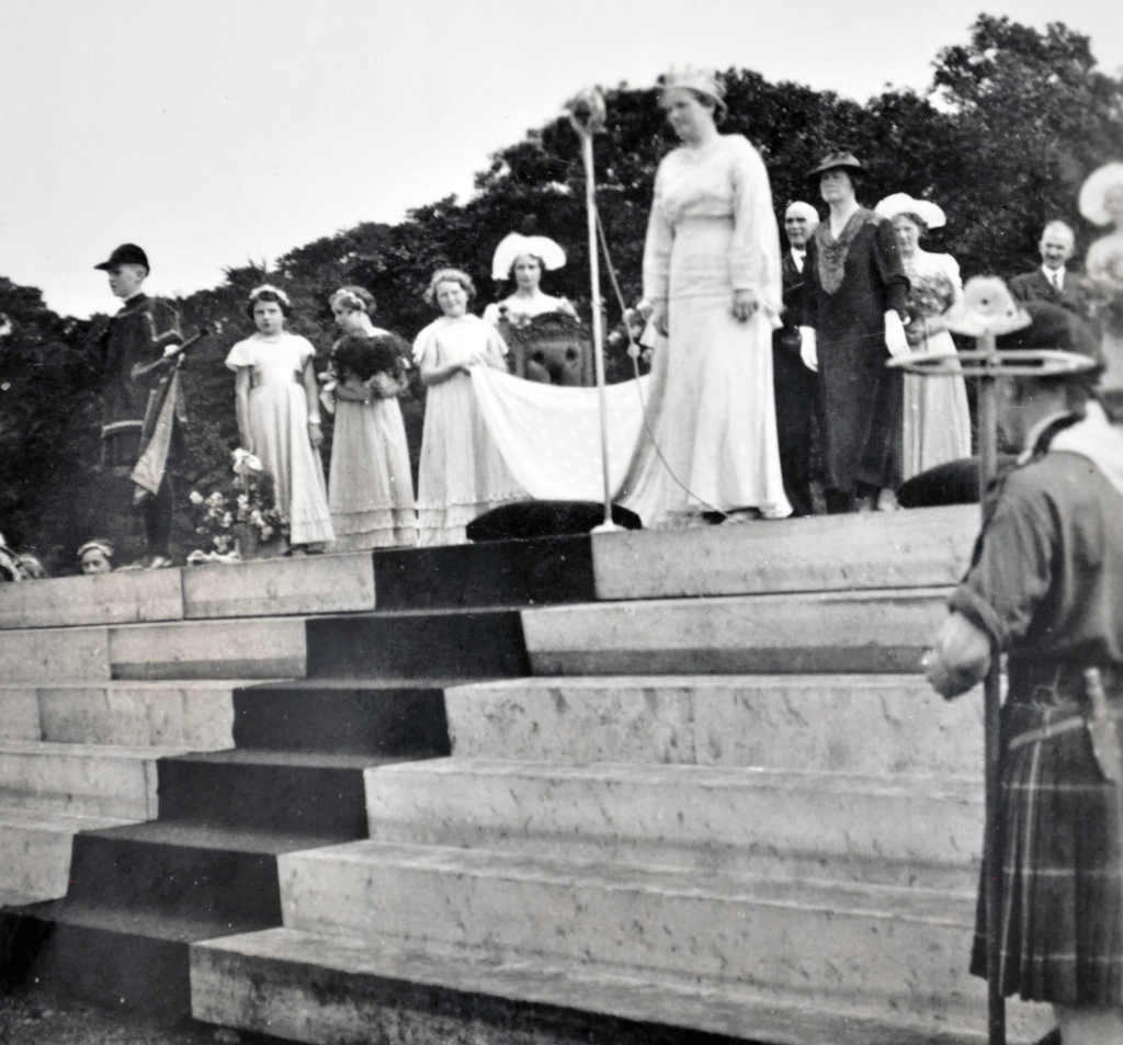 An unconfirmed Lace Queen photograph on steps, possibly from 1934
