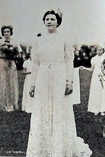 Eva Morton wearing her Lace Queen dress